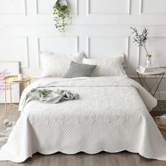 Coleção de roupa de cama sólida com colcha bordada branca