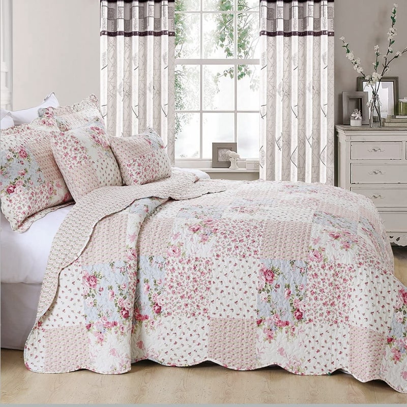 Escolhendo roupa de cama estampada
