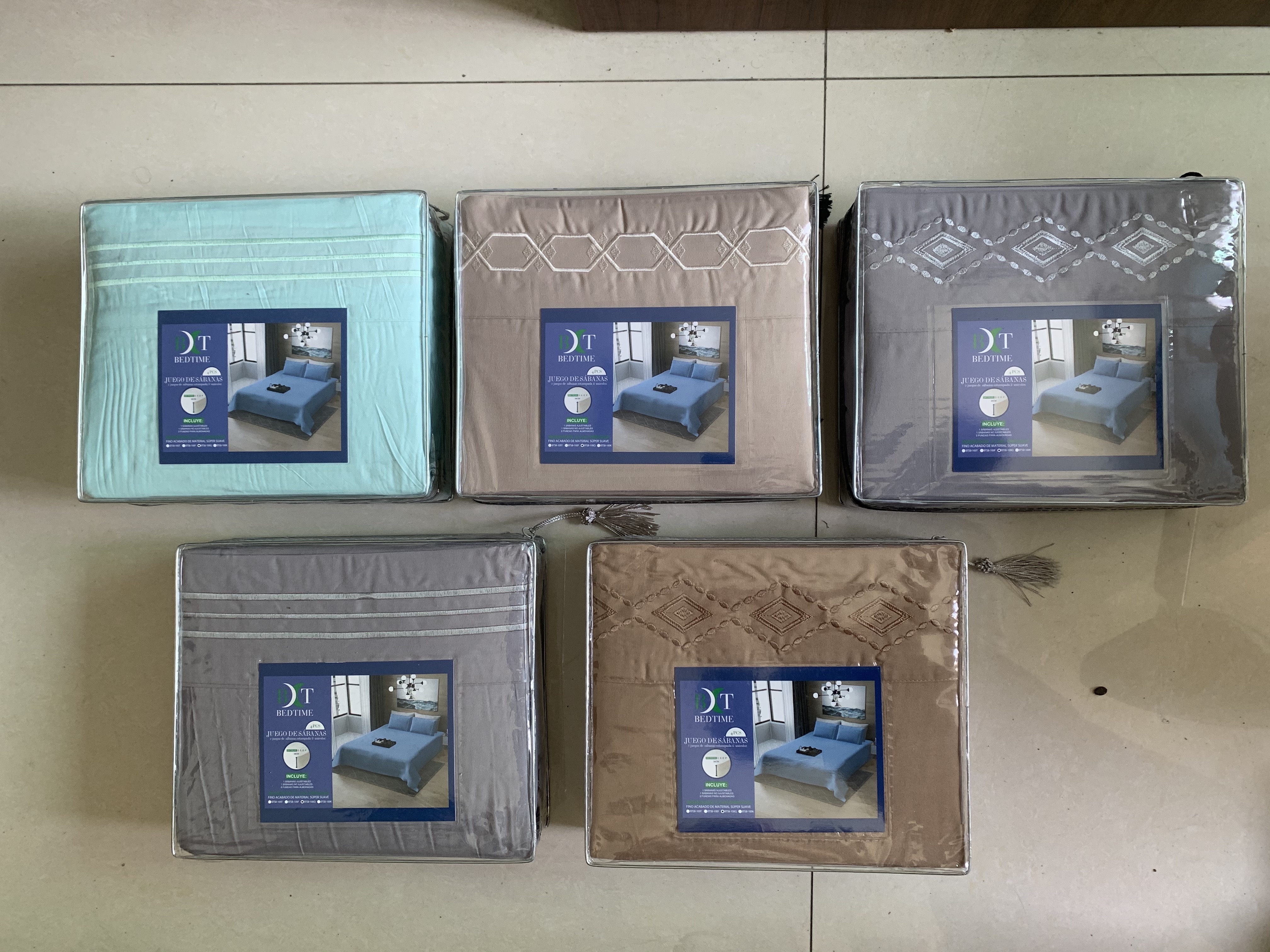 Jogo de cama com 4 fios de aço bordados